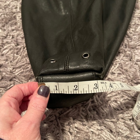 Authentic Burberry tote with dust bag. Like new condition. - Picture 9 of 15